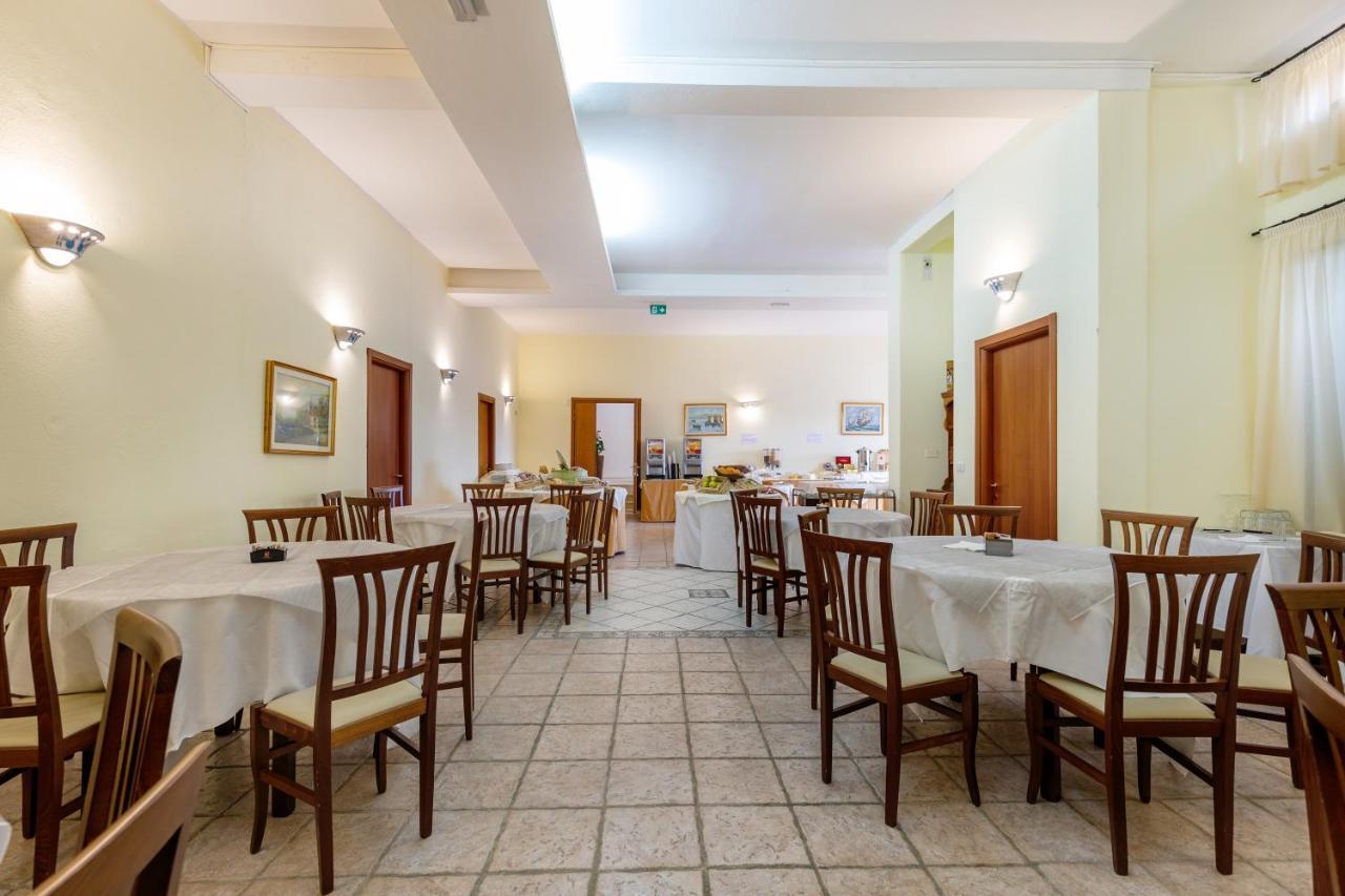 Hotel Le Mimose San Teodoro  Exterior photo